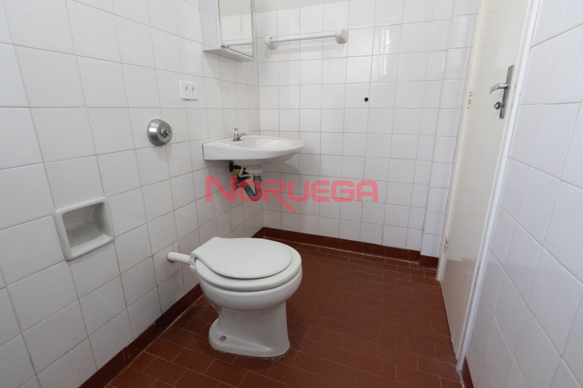 Apartamento com três quartos no Bairro Bacacheri