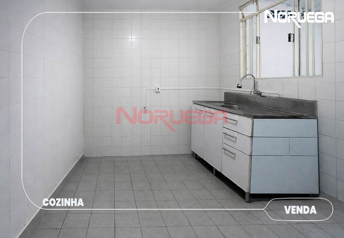 Sobrado à venda no bairro cajuru em Curitiba com 3 quartos, sala e cozinha