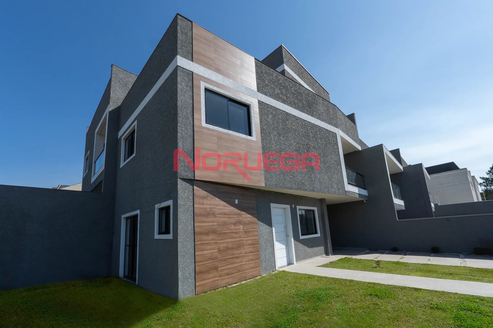 Casa à venda no bairro Atuba em Curitiba com dormitorios, 2 suites, 2 vagas de garagem e banheiro